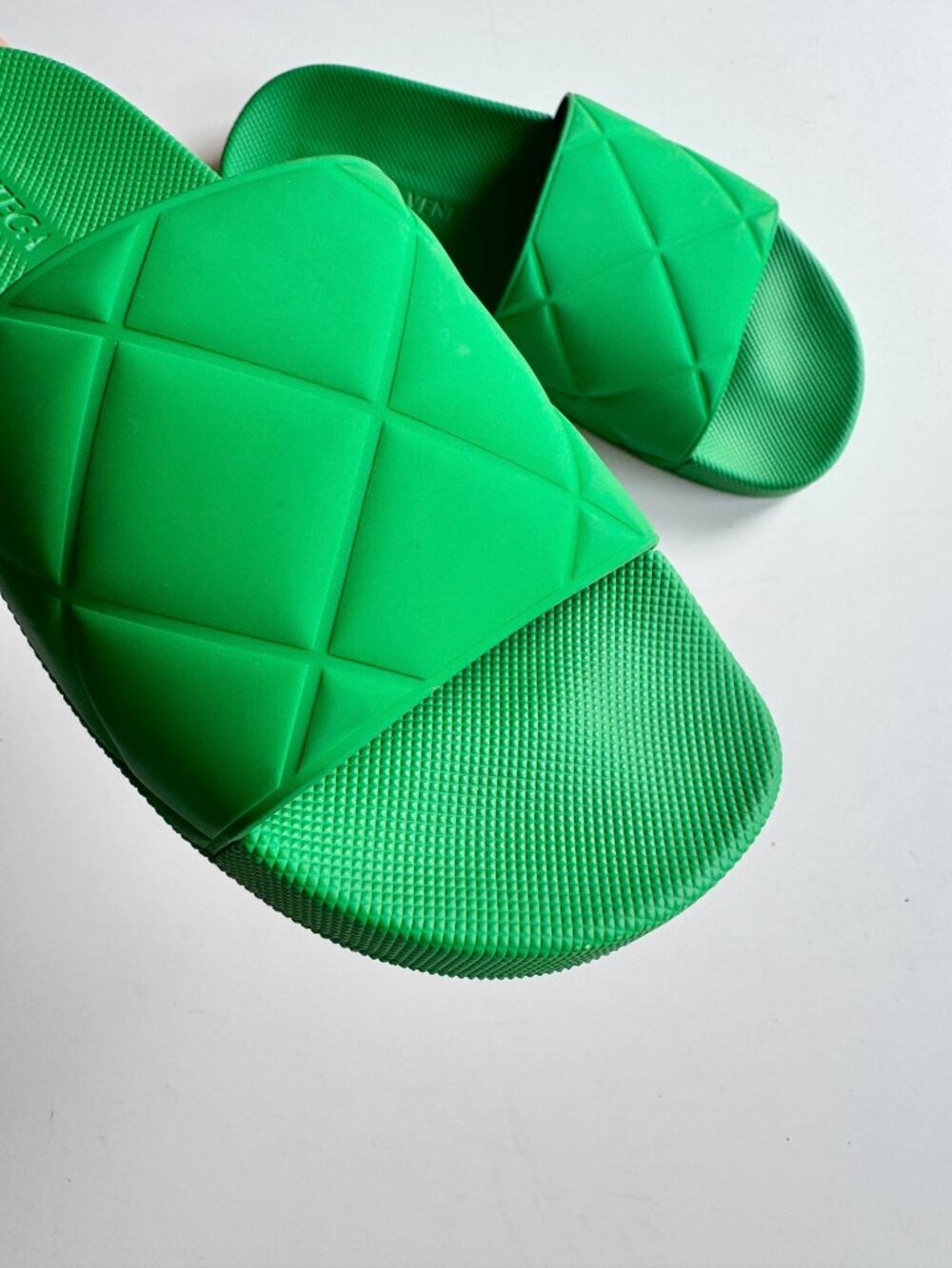 BOTTEGA VENETA Parakeet Green Rubber Intrecciato Pool Slides Sandals, Size 37 - Picture 6 of 16